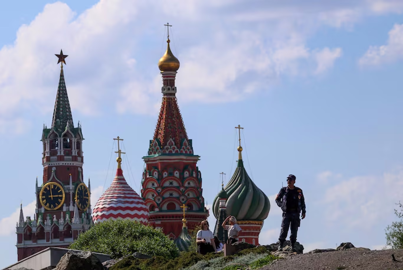 “Армия қуроллари Кремлга қаратилади”: Россиялик ҳарбий Путинга мурожаат йўллаб, таҳдид қилди