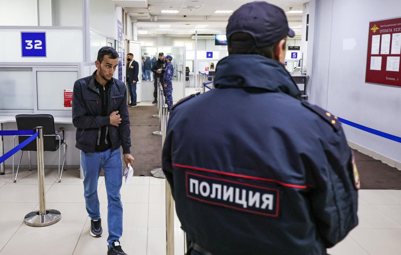 Россияда мигрантлар учун давлат божлари бир неча баробарга оширилади
