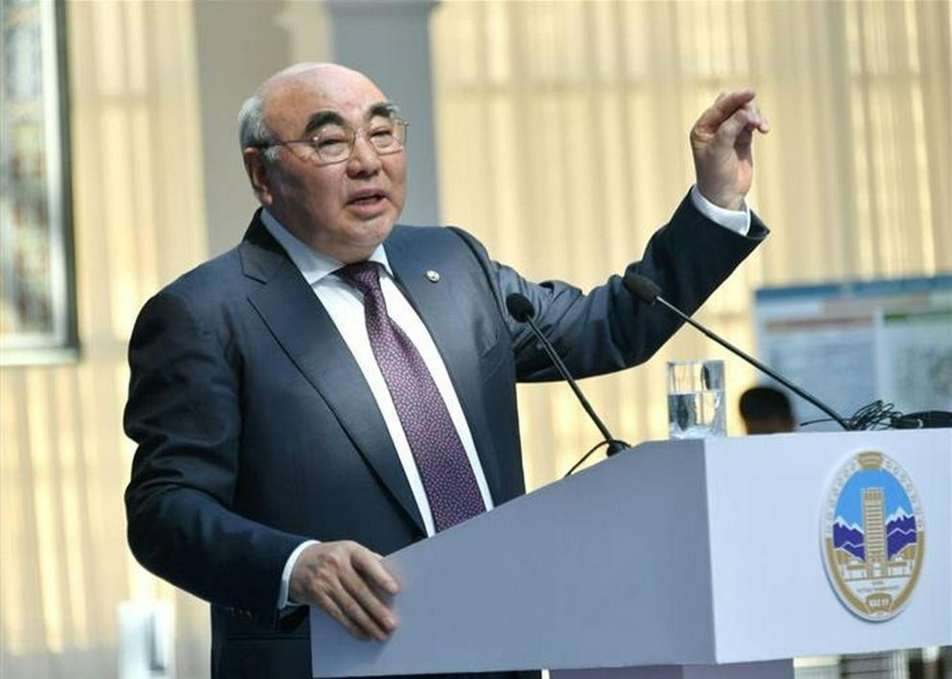 Qirg‘izistonda Islom Karimovga haykal qo‘ygan bo‘lardim — Asqar Akayev