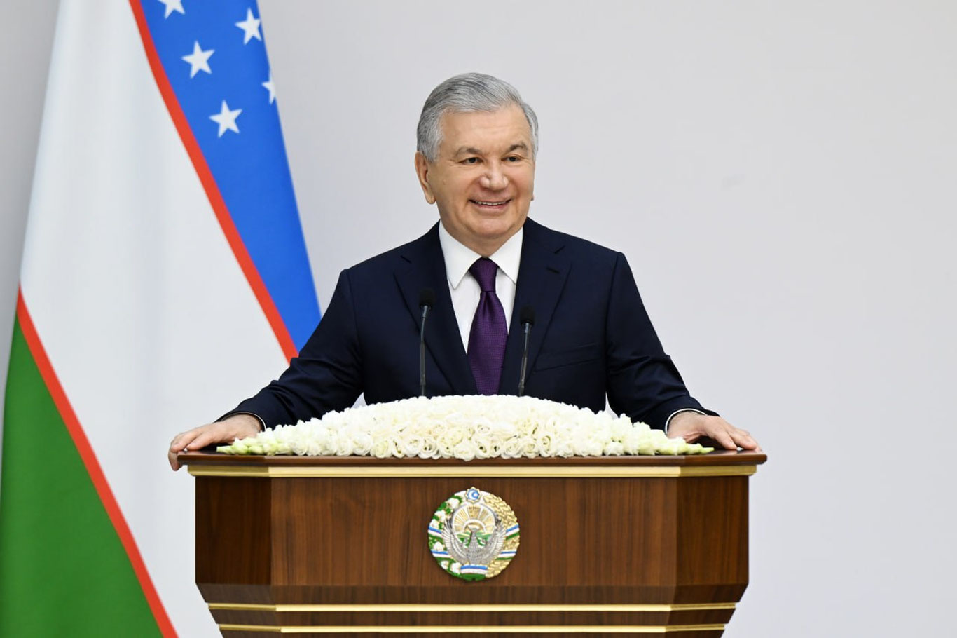 Президент Шавкат Мирзиёев темир йўл транспорти соҳаси ходимларини касб байрами билан табриклади