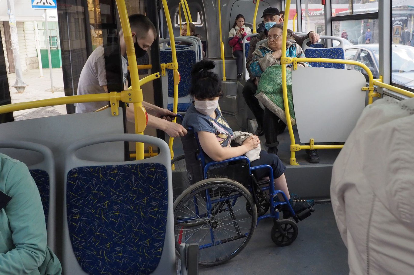 Ўзбекистонда имтиёзли транспорт чиптаси учун қоғоз талонлар бекор қилинади