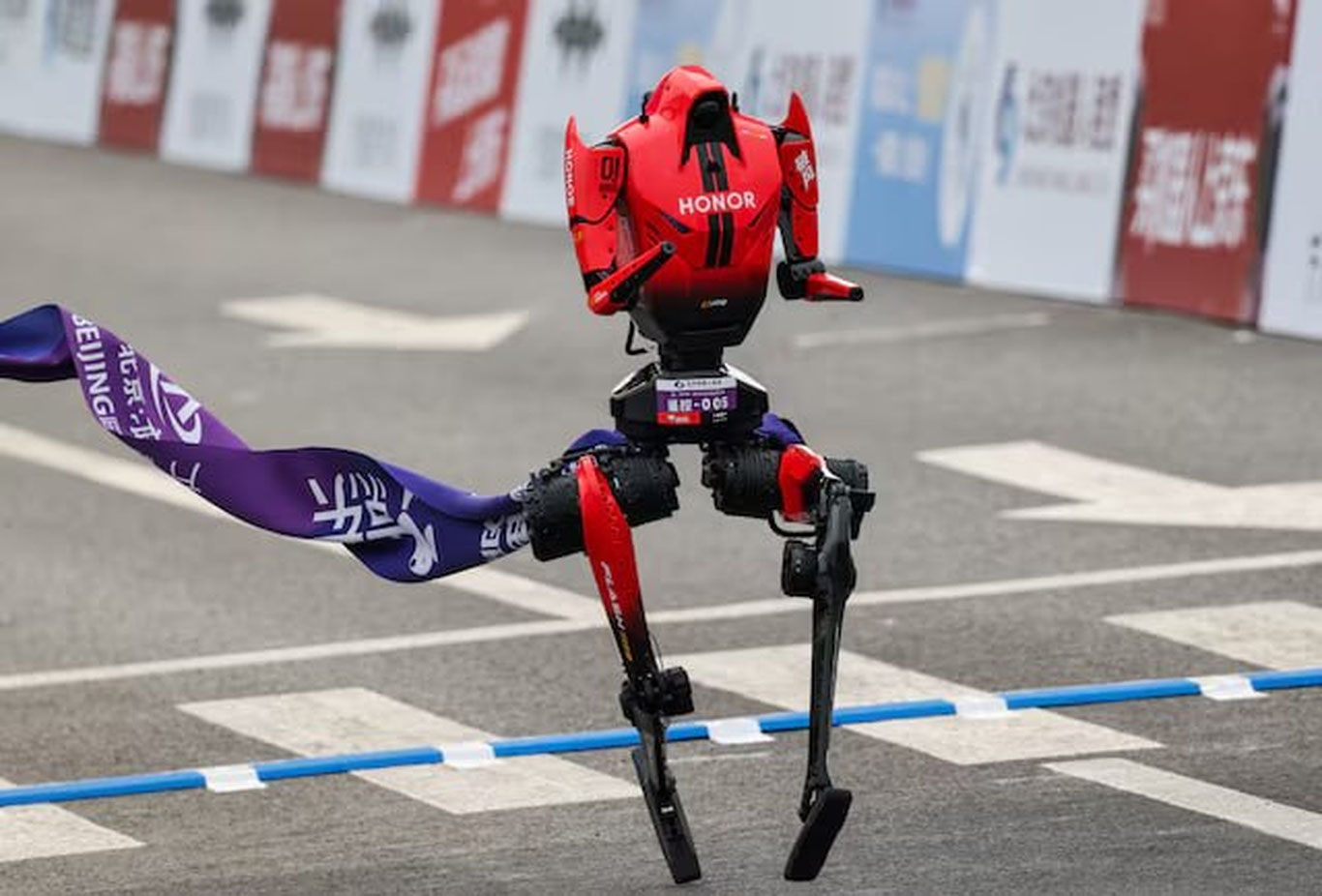 Xitoy roboti 100 metrga yugurish bo‘yicha inson rekordini yangiladi