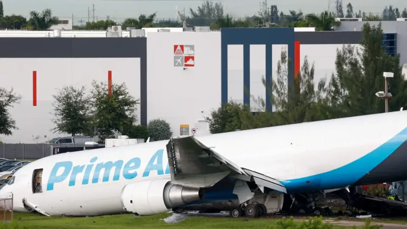 Майами халқаро аэропортида Boeing юк самолёти ҳалокатга учради: 5 киши ҳалок бўлди