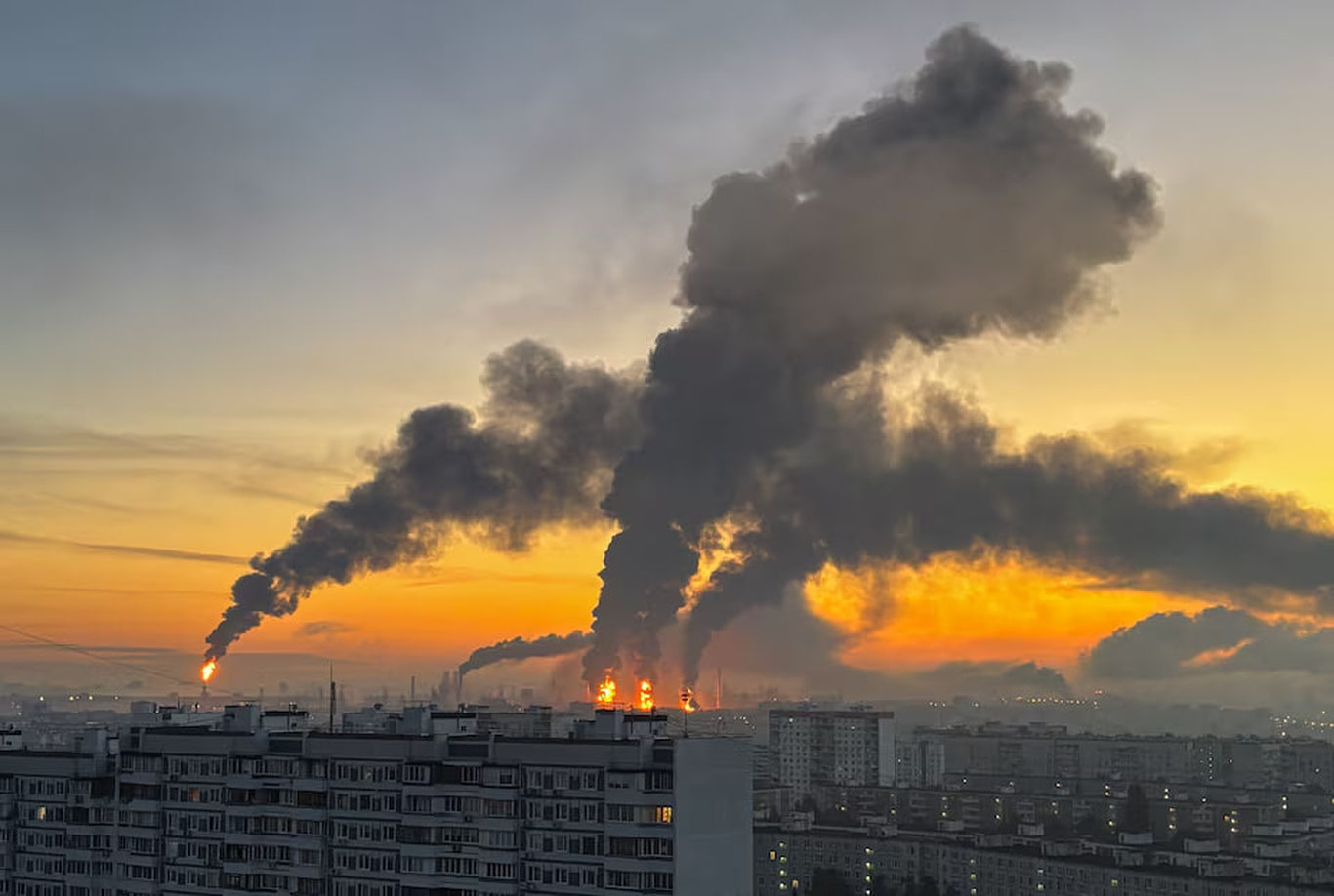 Moskvadagi neftni qayta ishlash zavodiga zarba berildi: qurbonlar bor