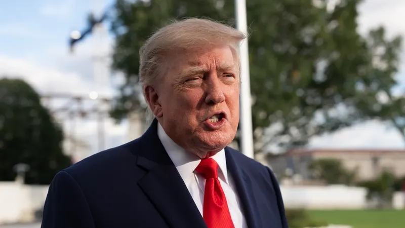 Украинадаги можаро Зеленскийсиз ҳал қилиниши мумкин — Трамп