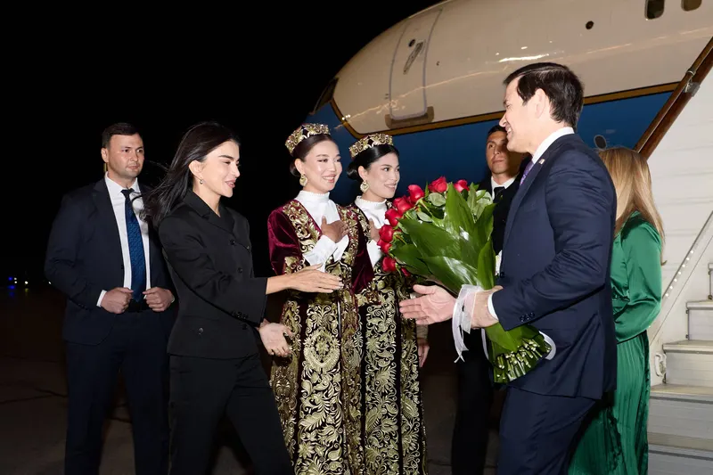Саида Мирзиёева Марко Рубиони Самарқандда кутиб олди