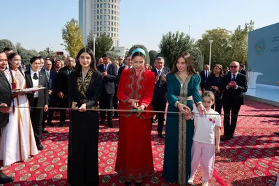 Saida Mirziyoyeva Ashxobodda «ONA. Ona tabiat» ko‘rgazmasiga tashrif buyurdi