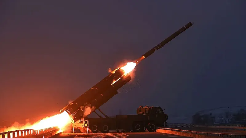 Shimoliy Koreya 10 ga yaqin ballistik raketa uchirdi: Janubiy Koreya harbiylari bayonot berdi